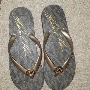 Michael kors flip flops